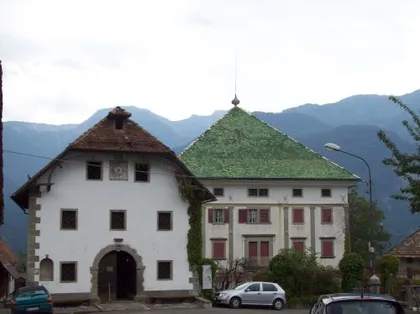The Micoli Toscano palace and hayloft, Mione