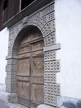 The hayloft portal of the Beorchia-Micoli house, Muina