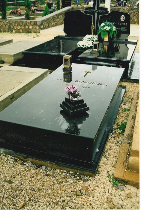 The grave of Ivan Defrančeski, 1925–1995